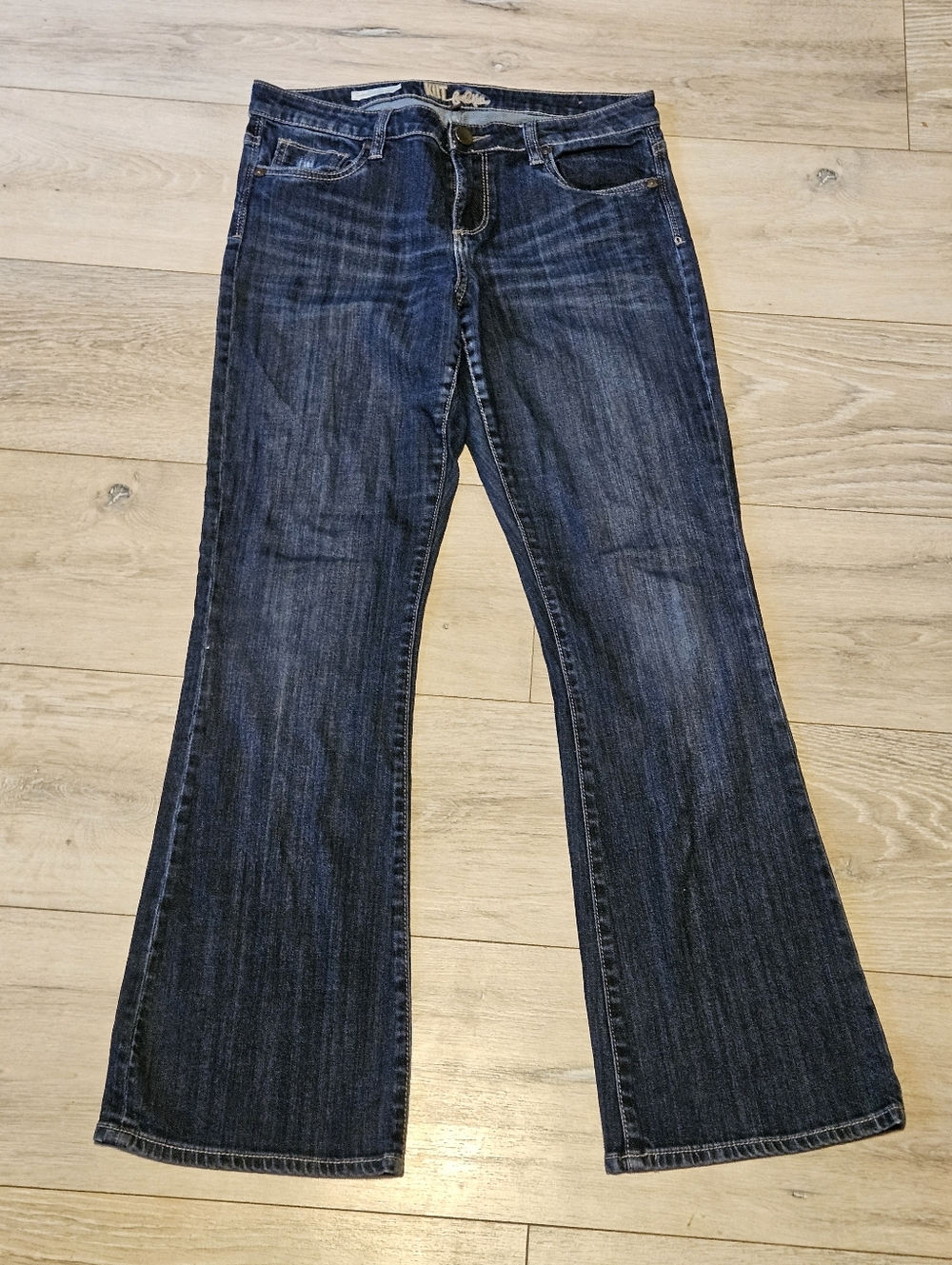 Kut from the Kloth "Farrah" Baby Bootcut Mid-rise Jeans Women's 8